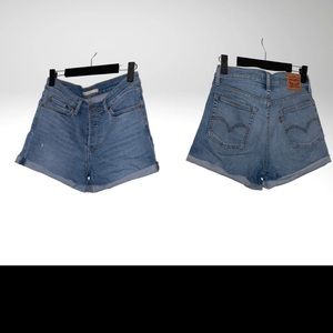 Levis Wedgie denim short. Size 28